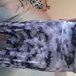 Black n white tide die skirt